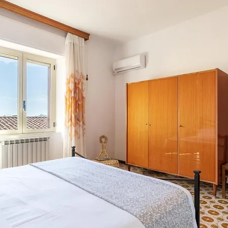 Con Giardino E Vista Mare